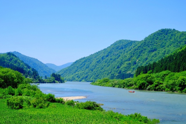 搭乘最上川遊覽船,體驗四季更迭的魅力